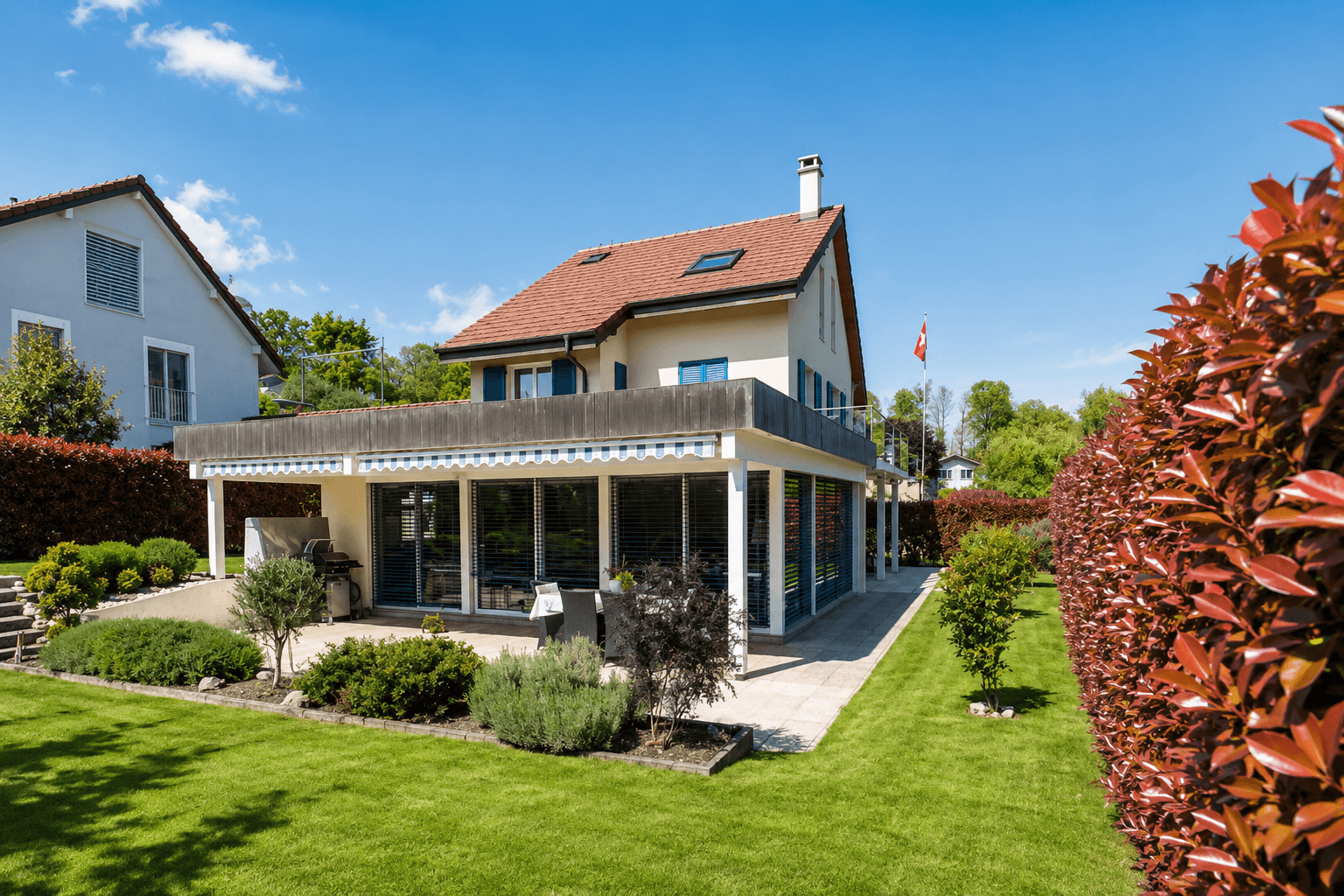 Villa jumelle par les garages