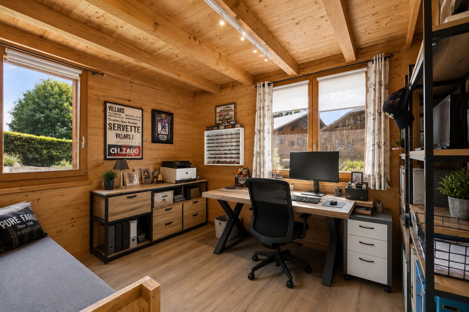 Un bureau confortable pouvant facilement être transformé en chambre supplémentaire