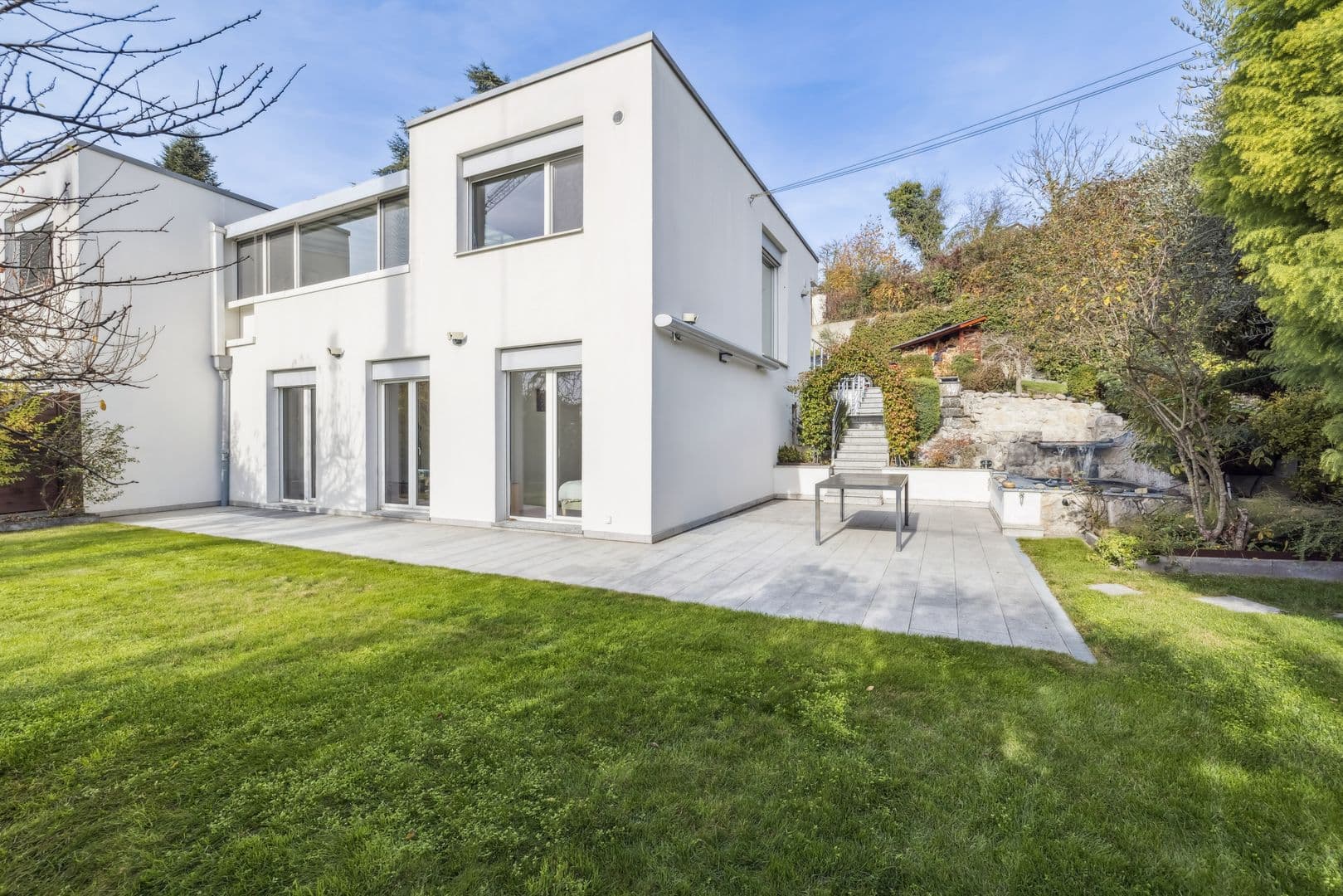 Große Villa mit Garten