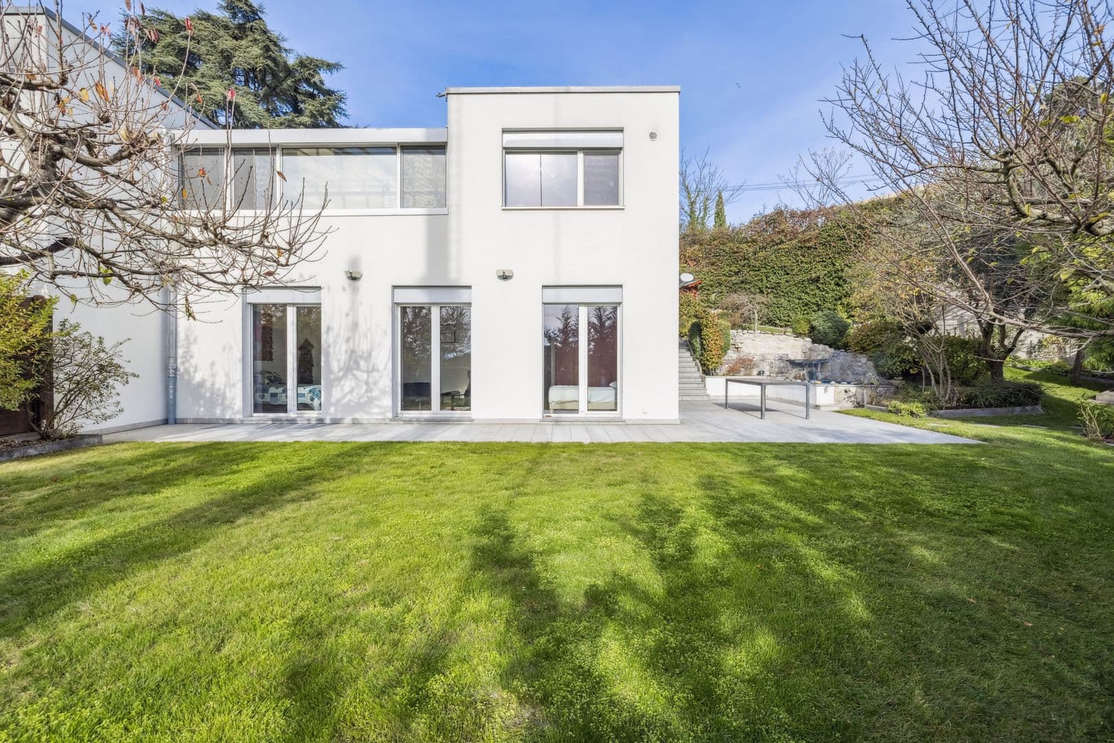 Große Villa mit Garten