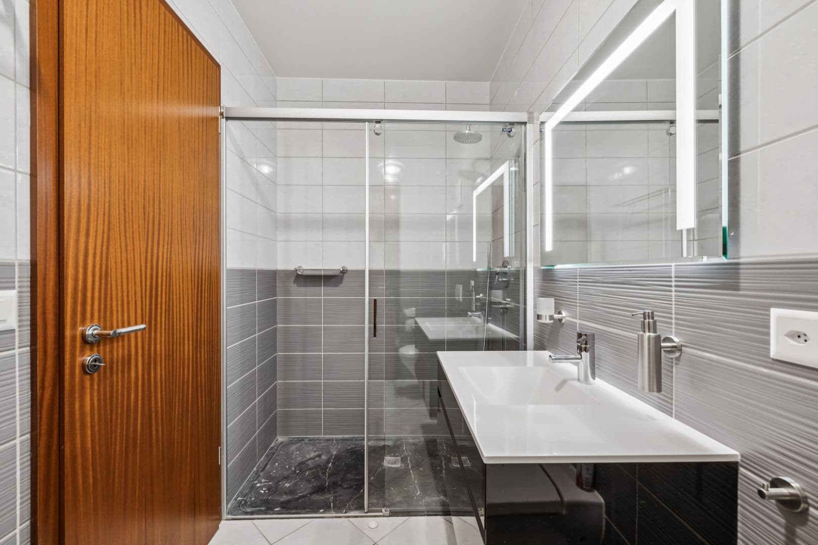 Einer der Duschräume