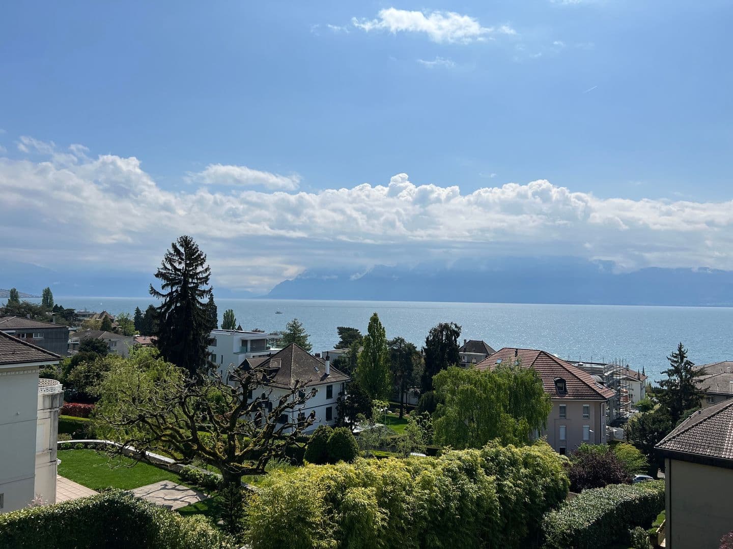 Pully, CH