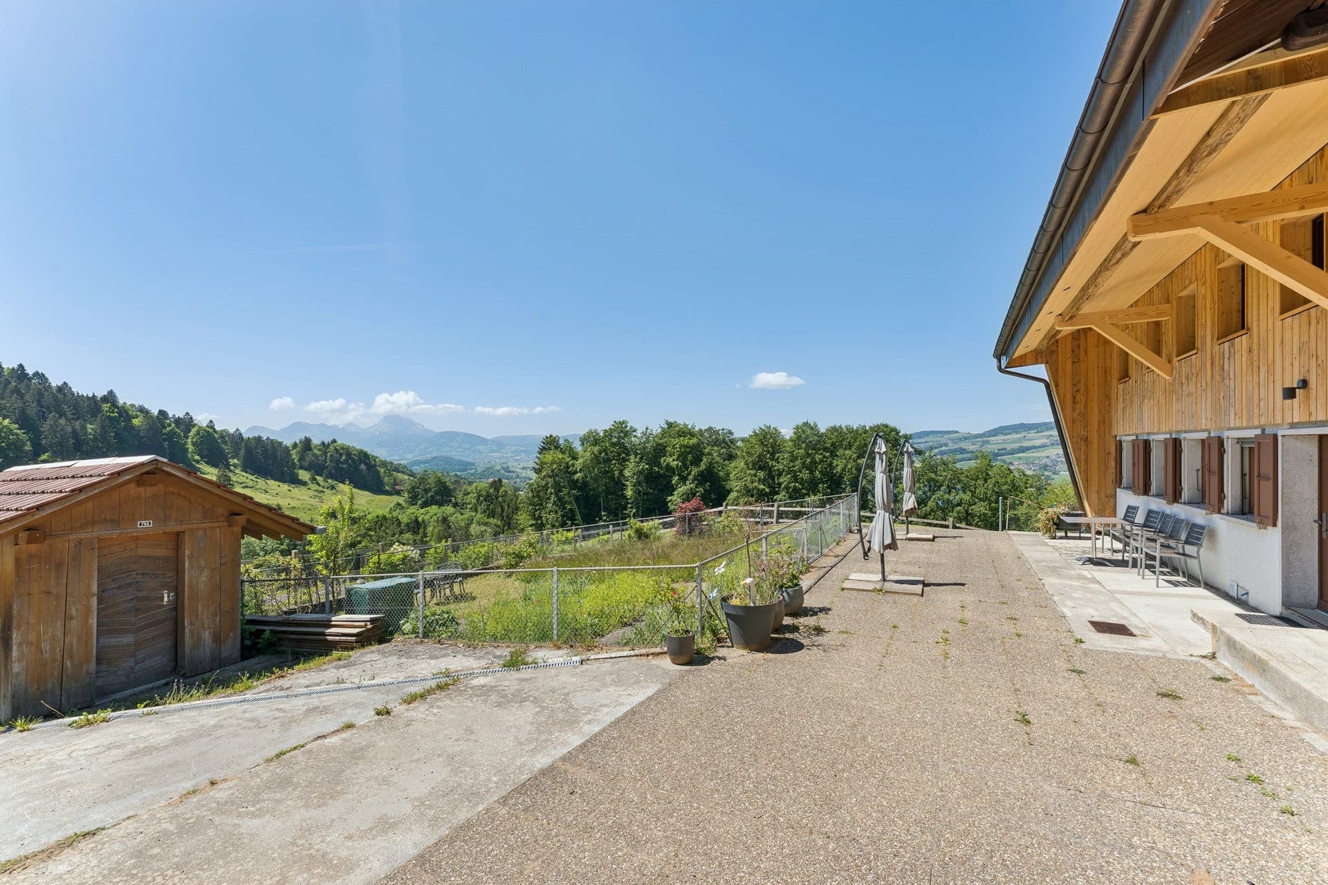 Accès terrasse et jardin potager