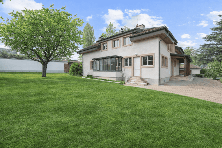 Großes Familienanwesen mit Garten