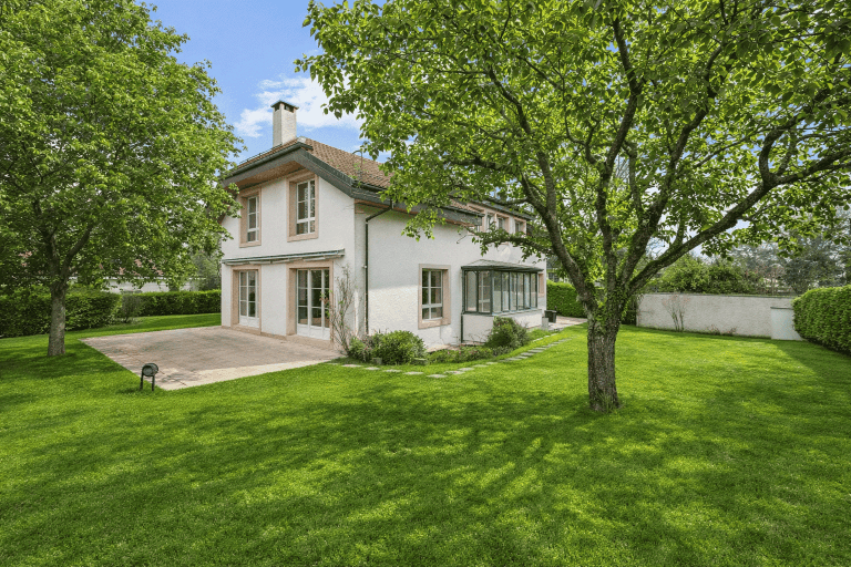 Großes Familienanwesen mit Garten