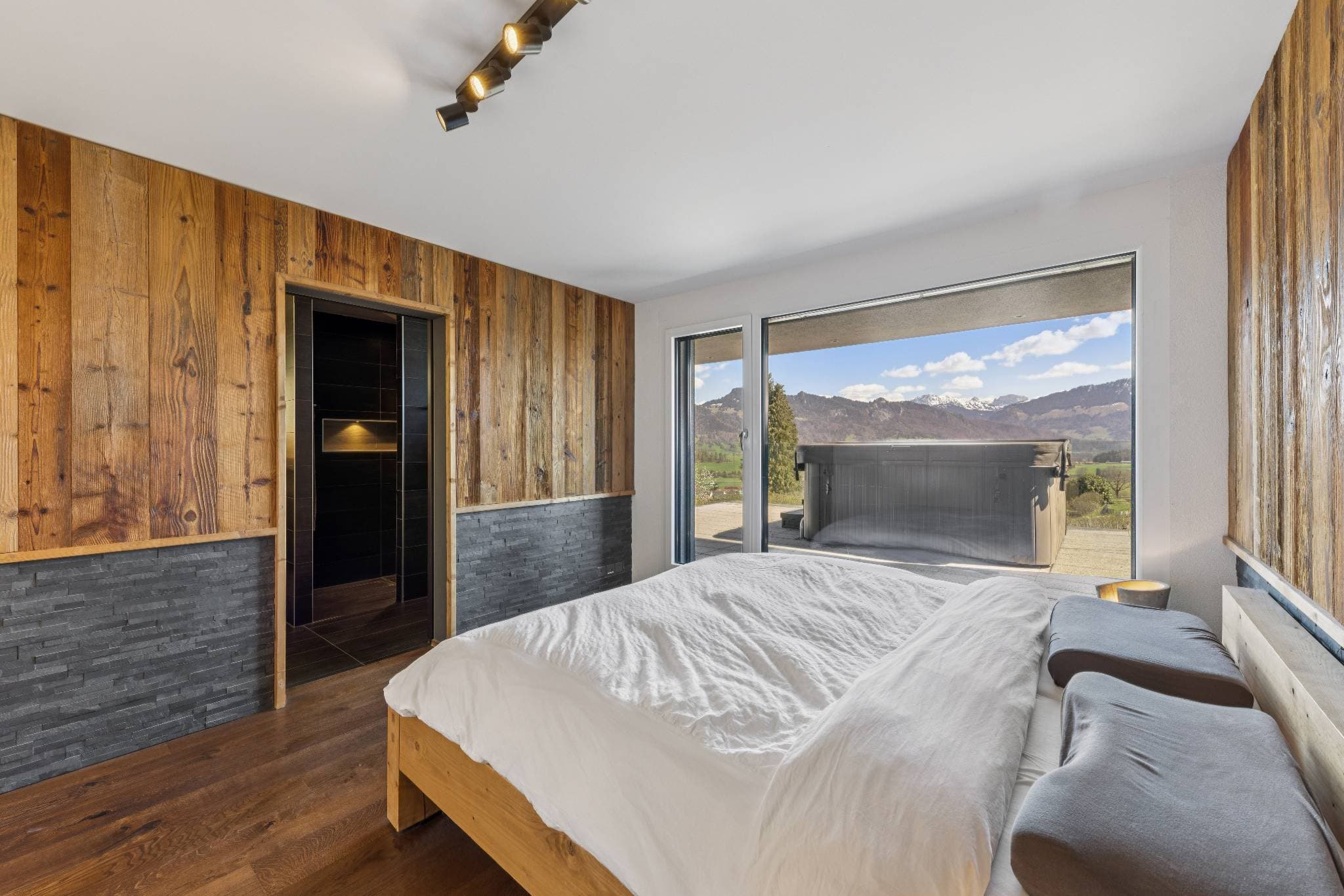 Suite parentale avec salle de douche/WC et dressing