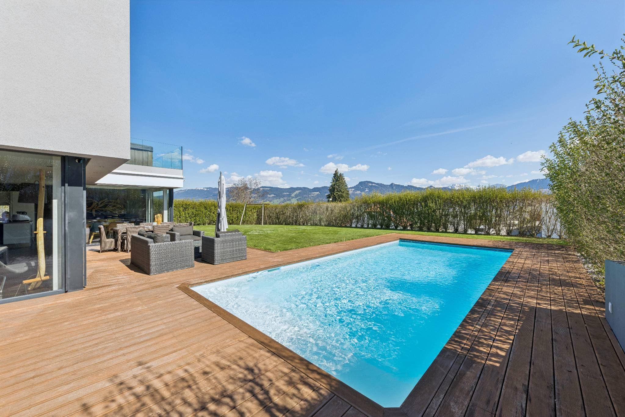 Piscine d'eau saline chauffée avec nage à contre-courant