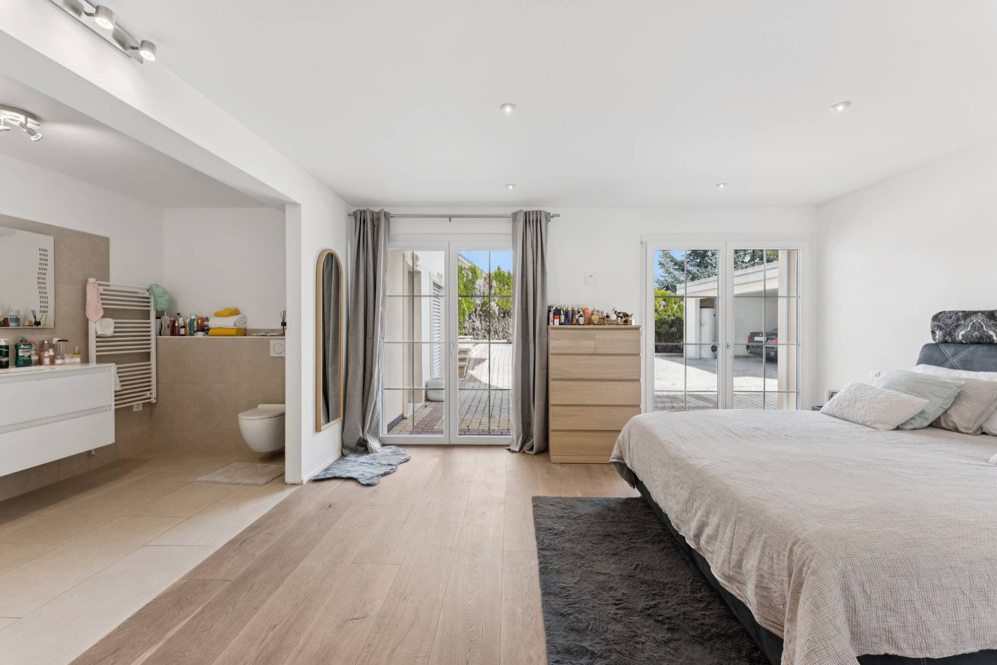 Chambre parentale au rez inférieur