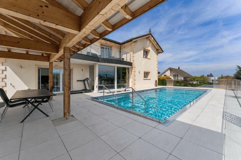 Terrasse avec piscine