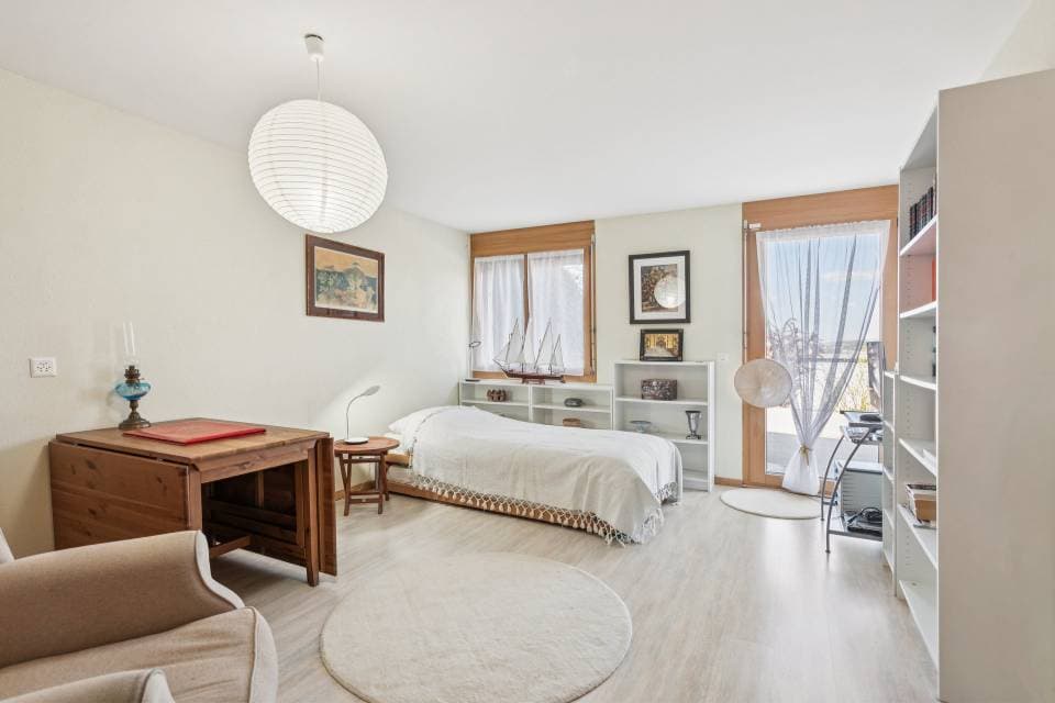 Studio indépendant avec petite kitchenette et salle de douche