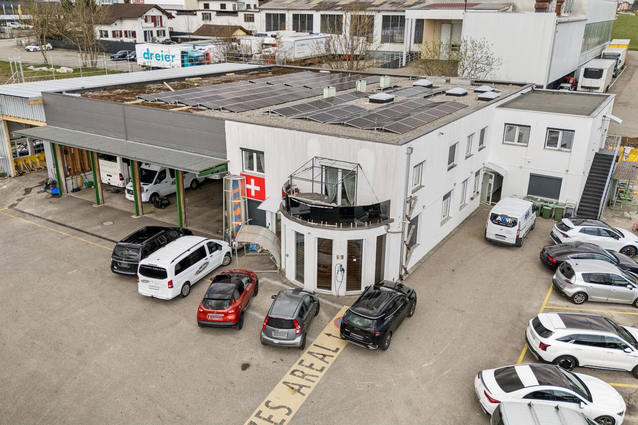 Moderne Gewerbeliegenschaft in Wiedlisbach - Außenansicht Frontseite