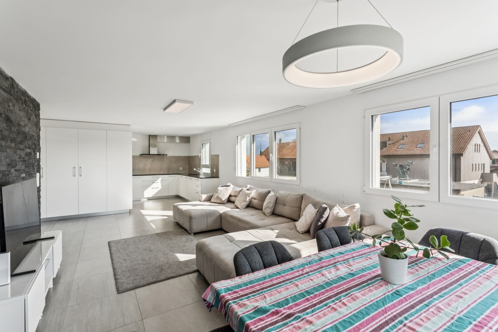 Séjour ouvert sur la cuisine