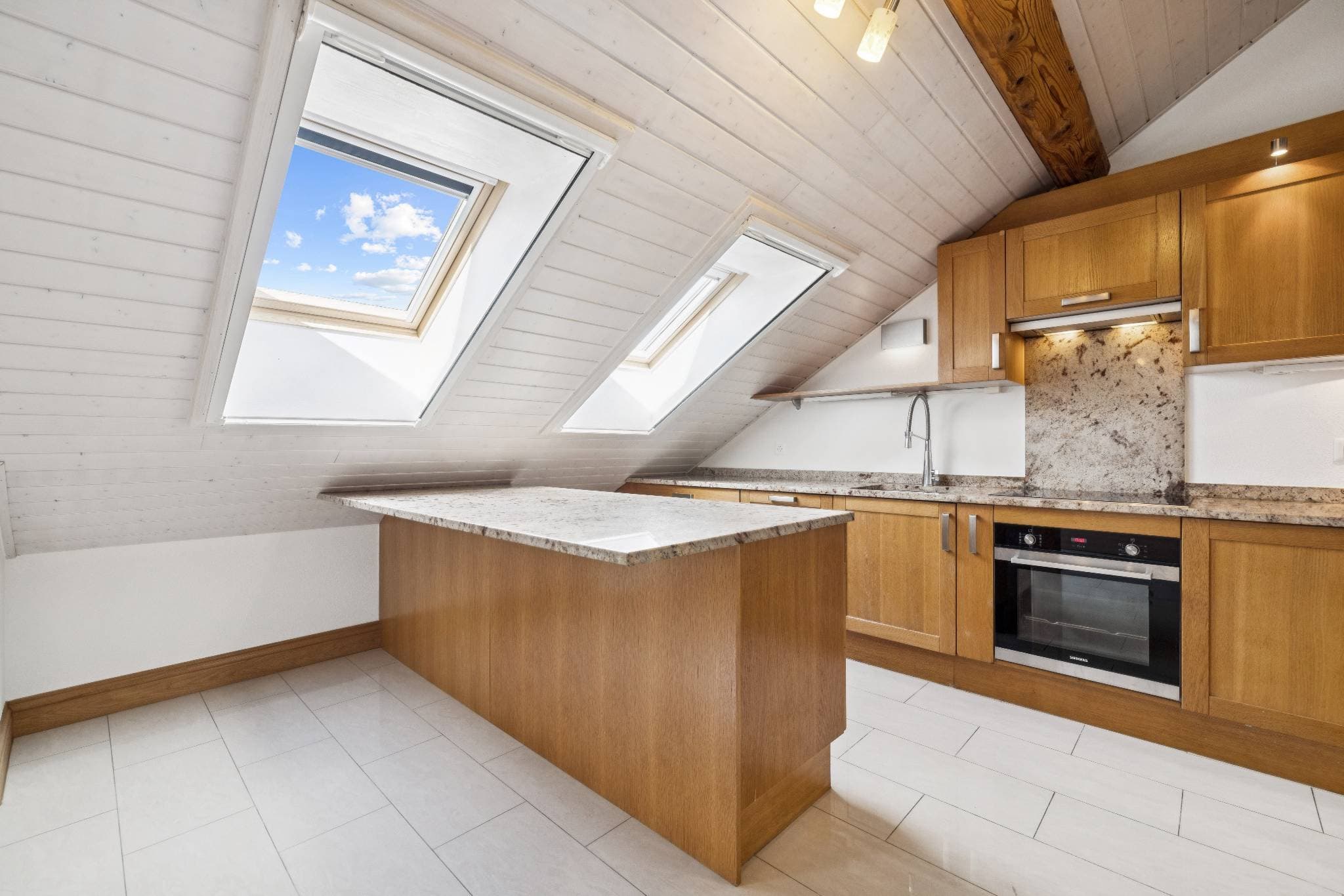 Cuisine ouverte entièrement équipée